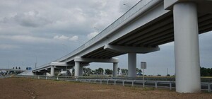 В Полтаве вандалы разбирают на металлолом новую эстакаду