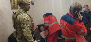 Держала в неволе, забирала пенсию: в Харькове аферистка пыталась отобрать квартиру у бабушки