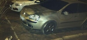 В Одессе пьяный неадекват крушил машины на парковке (фото)