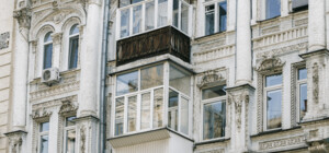 Исторические дома Киева очистят от пристроек, остекленных балконов и кондиционеров 