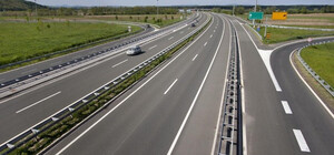 На Киевской окружной дороге построят переходы для диких животных, заправки и мосты