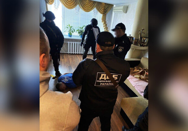 На Полтавщині експоліціянт "зливав" інформацію про розміщення ЗСУ 