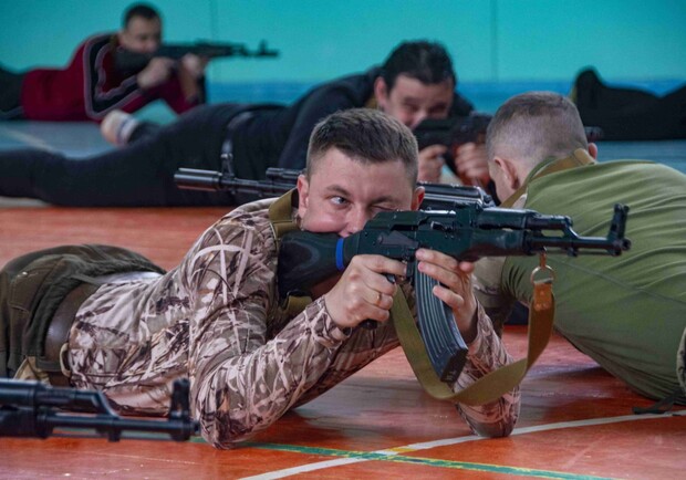 В Полтаве учат обращаться с оружием фото: https://www.facebook.com/skifpl/?msclkid=8ab974e1c09e11ecbc4ee131e5bfb302