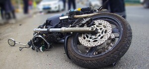 На Набережной Заводской мотоциклист сбил полицейского (обновлено)