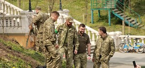 На склонах Днепра в Киеве появилась аллея в честь героизма украинских военных