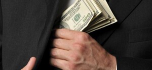 На Днепропетровщине ректор университета присвоил почти миллион гривен