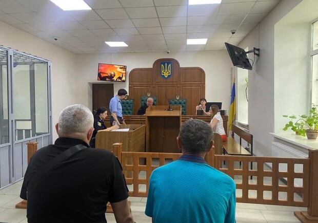 В Кременчуге суд взял под стражу подозреваемых в мародерстве в ТЦ "Амстор" 