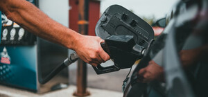 В Украине две сети автозаправок сняли лимиты на топливо