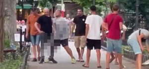 Агрессивному продавцу фотографий с голубями на Дерибасовской вручили повестку