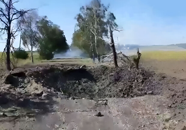 На Полтавщине ракета армии РФ повредила единственную сельскую дорогу 