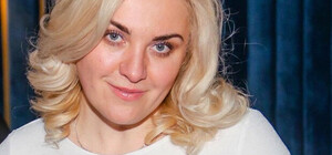 Подозреваемая в госизмене директор школы, выпущенная под залог, не появляется в суде