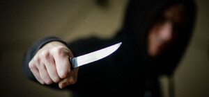 На Сырце мужчина пытался напасть с ножом на людей