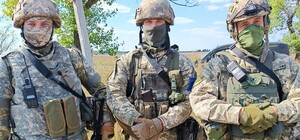 Вели 15 километров в безумную жару: днепровские бойцы спасли из-под обстрелов лошадей