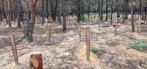 В Ізюмі виявили масове поховання понад 440 осіб