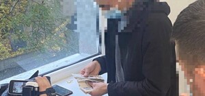 У Києві затримали посадовця, який вимагав гроші з рибалок