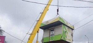 В Запорожье демонтируют незаконные временные постройки