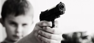 В Одесской области 10-летний мальчик подстрелил друга из пистолета отца