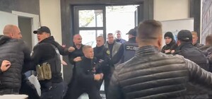 В одном из одесских ЖК устроили массовую драку