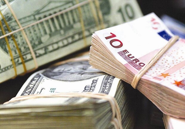 Курс валют в Україні 21 листопада 2022 року: скільки коштує долар і євро. 