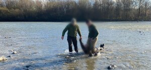 Отец и сын из Днепропетровщины пытались незаконно пересечь границу и чуть не утонули в реке