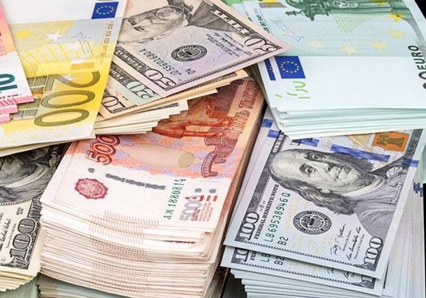 Курс валют в Україні 6 грудня 2022 року: скільки коштує долар і євро. 
