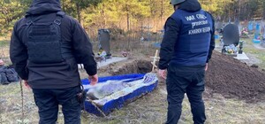 На Харківщині ексгумували чергову жертву РФ 
