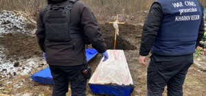 У Харківській області ексгумували труп чергової жертви російської армії