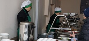 В Днепре переселенцев каждый день кормят бесплатными обедами: где и когда