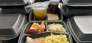 Из-за отключений света в Одессе школьникам заказывают еду