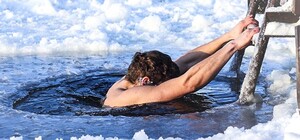 Сколько киевлян в 2023 году окунулись в проруби на Крещение