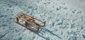 У Дрогобичі під колесами швидкої загинула дитина на санчатах