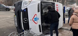 В Киеве джип протаранил 