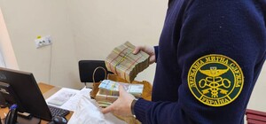 В Одесской области у водителя автобуса обнаружили незадекларированные 800 тысяч гривен