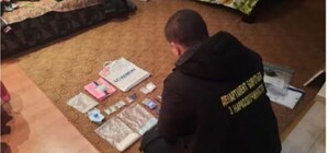Пыталась сбыть почти килограмм психотропов: в Одессе задержали девушку-наркодилера 