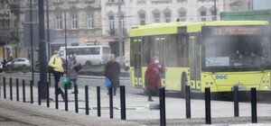 Які категорії громадян мають право на пільговий проїзд у автобусах Львова 