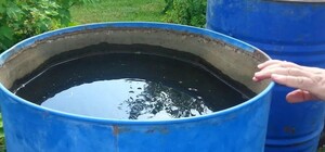 В Одесской области трехлетняя девочка утонула в бочке с водой