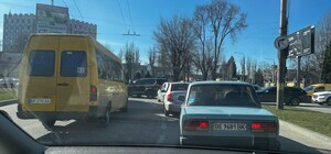 В Запорожье на плотине ДнепроГЭС образовалась большая пробка