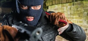 У Дніпрі чоловік забіг в магазин, вистрелив у стелю та пограбував