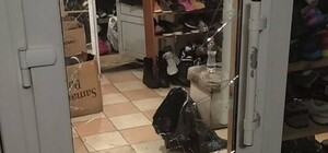 У Львові поліція затримала закривавлених викрадачів взуття, які імітували сон поруч з ним