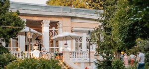 Здания с рестораном 