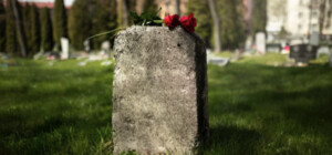 В некоторых районах Запорожской области запретили посещать кладбища