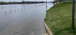 В Киеве второй день поднимается уровень воды в Днепре: подробности