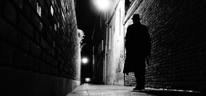 В Одесі грабіжниця напала на чоловіка у безлюдному кварталі