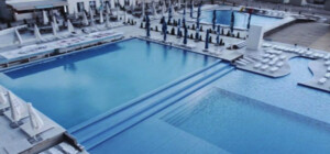 В Запорожье мужчину в военной форме не пустили в развлекательний комплекс Pool&Beach