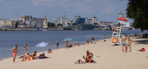 Стало известно, на каких пляжах Киева безопасно купаться 