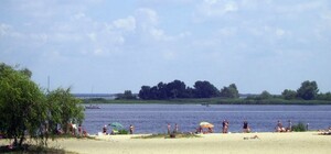 В Киевской области, в отличие от Киева, официально открыли несколько пляжей
