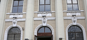 На одесском железнодорожном вокзале избавились от коммунистических символов 