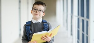 У навчальних закладах Дніпра почали видавати учнівські квитки