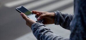 В Одессе женщина просила у прохожих мобильный и исчезала: так она делала шесть раз