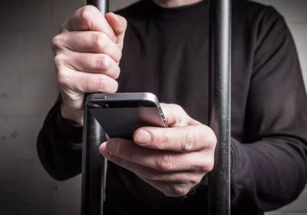 В Одессе заключенный прямо из СИЗО продавал несуществующие повербанки 